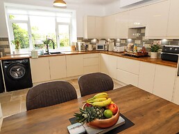 The Hideaway @ Waverton Villa