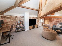 The Hideaway @ Waverton Villa