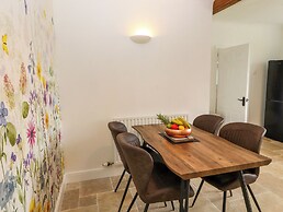 The Hideaway @ Waverton Villa