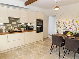 The Hideaway @ Waverton Villa