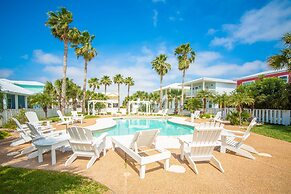 Villa Laguna - Pet Friendly! Beach Gear Credit Included!