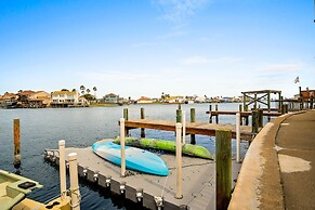 High Tide - Water View and Boat Slip!
