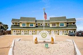 High Tide - Water View and Boat Slip!