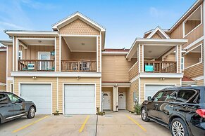 Twisted Pelican - Beach Gear Included!