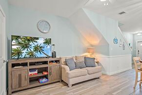 Twisted Pelican - Beach Gear Included!