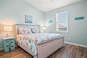 Twisted Pelican - Beach Gear Included!