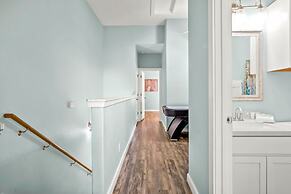 Twisted Pelican - Beach Gear Included!