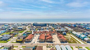 Twisted Pelican - Beach Gear Included!