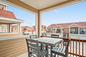 Twisted Pelican - Beach Gear Included!