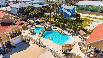 Twisted Pelican - Beach Gear Included!