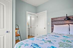 Twisted Pelican - Beach Gear Included!