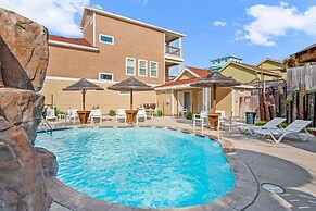 Twisted Pelican - Beach Gear Included!