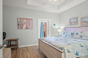 Twisted Pelican - Beach Gear Included!