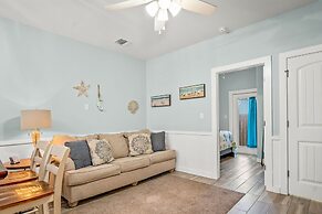 Twisted Pelican - Beach Gear Included!