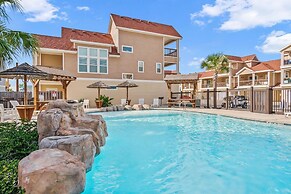 Twisted Pelican - Beach Gear Included!