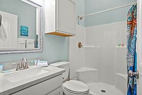 Twisted Pelican - Beach Gear Included!