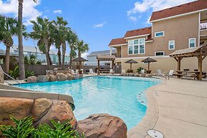 Twisted Pelican - Beach Gear Included!