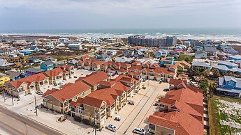 Twisted Pelican - Beach Gear Included!