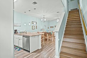 Twisted Pelican - Beach Gear Included!