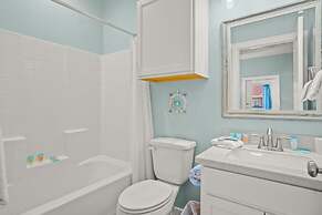 Twisted Pelican - Beach Gear Included!