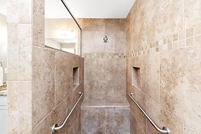 Latitude Adjustment - Private Pool/elevator!