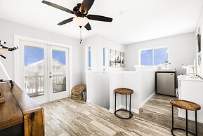 Blue Fin House- Pet Friendly & Boardwalk to the Beach!