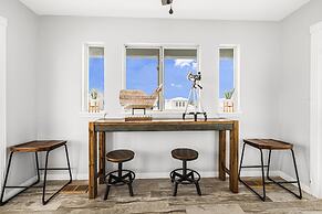Blue Fin House- Pet Friendly & Boardwalk to the Beach!