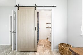 Blue Fin House- Pet Friendly & Boardwalk to the Beach!