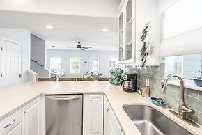 Blue Fin House- Pet Friendly & Boardwalk to the Beach!