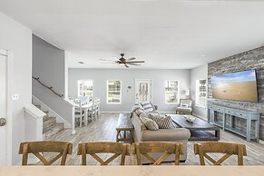 Blue Fin House- Pet Friendly & Boardwalk to the Beach!