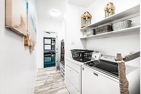 Blue Fin House- Pet Friendly & Boardwalk to the Beach!