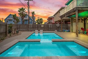 Boogie Board Bungalow - Pet Friendly! Private Pool!