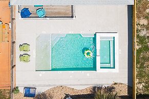 Boogie Board Bungalow - Pet Friendly! Private Pool!