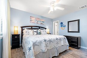 The Sandbar - Pet Friendly! Overlooking Community Pool!