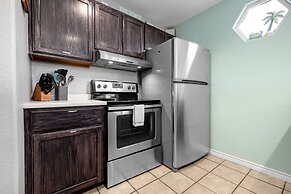 The Sandbar - Pet Friendly! Overlooking Community Pool!