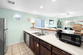 The Sandbar - Pet Friendly! Overlooking Community Pool!