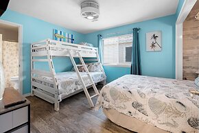 The Sandbar - Pet Friendly! Overlooking Community Pool!