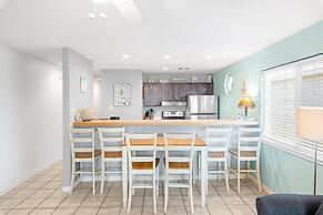 The Sandbar - Pet Friendly! Overlooking Community Pool!