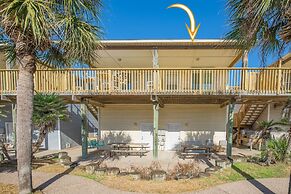 The Sandbar - Pet Friendly! Overlooking Community Pool!