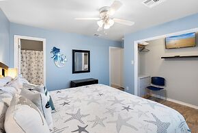 The Sandbar - Pet Friendly! Overlooking Community Pool!