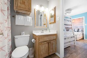 The Sandbar - Pet Friendly! Overlooking Community Pool!