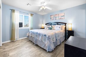 The Sandbar - Pet Friendly! Overlooking Community Pool!