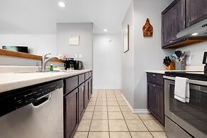 The Sandbar - Pet Friendly! Overlooking Community Pool!