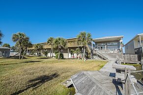 The Sandbar - Pet Friendly! Overlooking Community Pool!