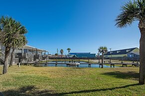 The Sandbar - Pet Friendly! Overlooking Community Pool!