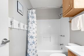 The Sandbar - Pet Friendly! Overlooking Community Pool!