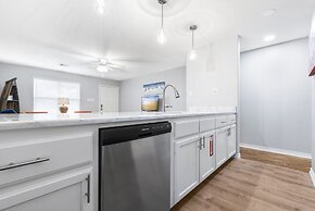 Wave on Wave - Pet Friendly! Beach Gear Credit Included!