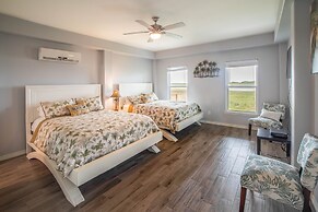 La Sirena - Beach Gear Credit Included! Overlooking Nature Prese