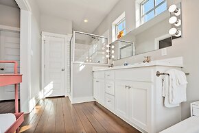 The Oyster House - Pet Friendly! Golf Cart Included!