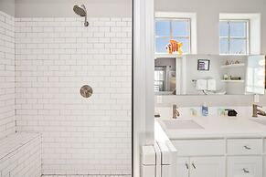 The Oyster House - Pet Friendly! Golf Cart Included!